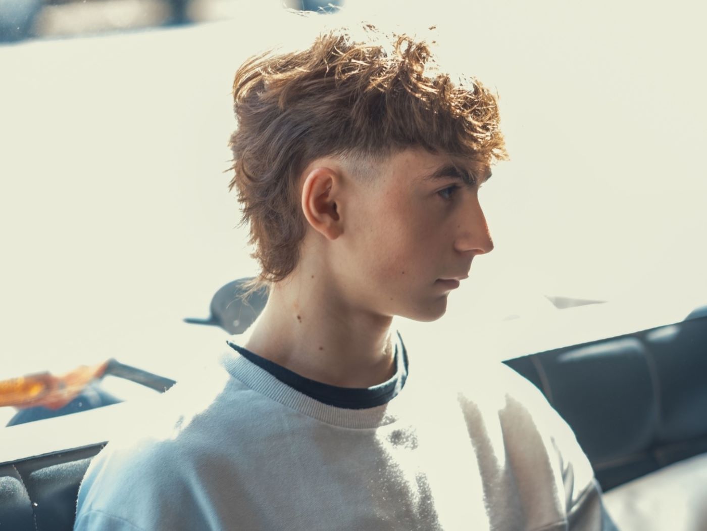 Men&rsquo;s wolf cut hairstyle for a receding hairline