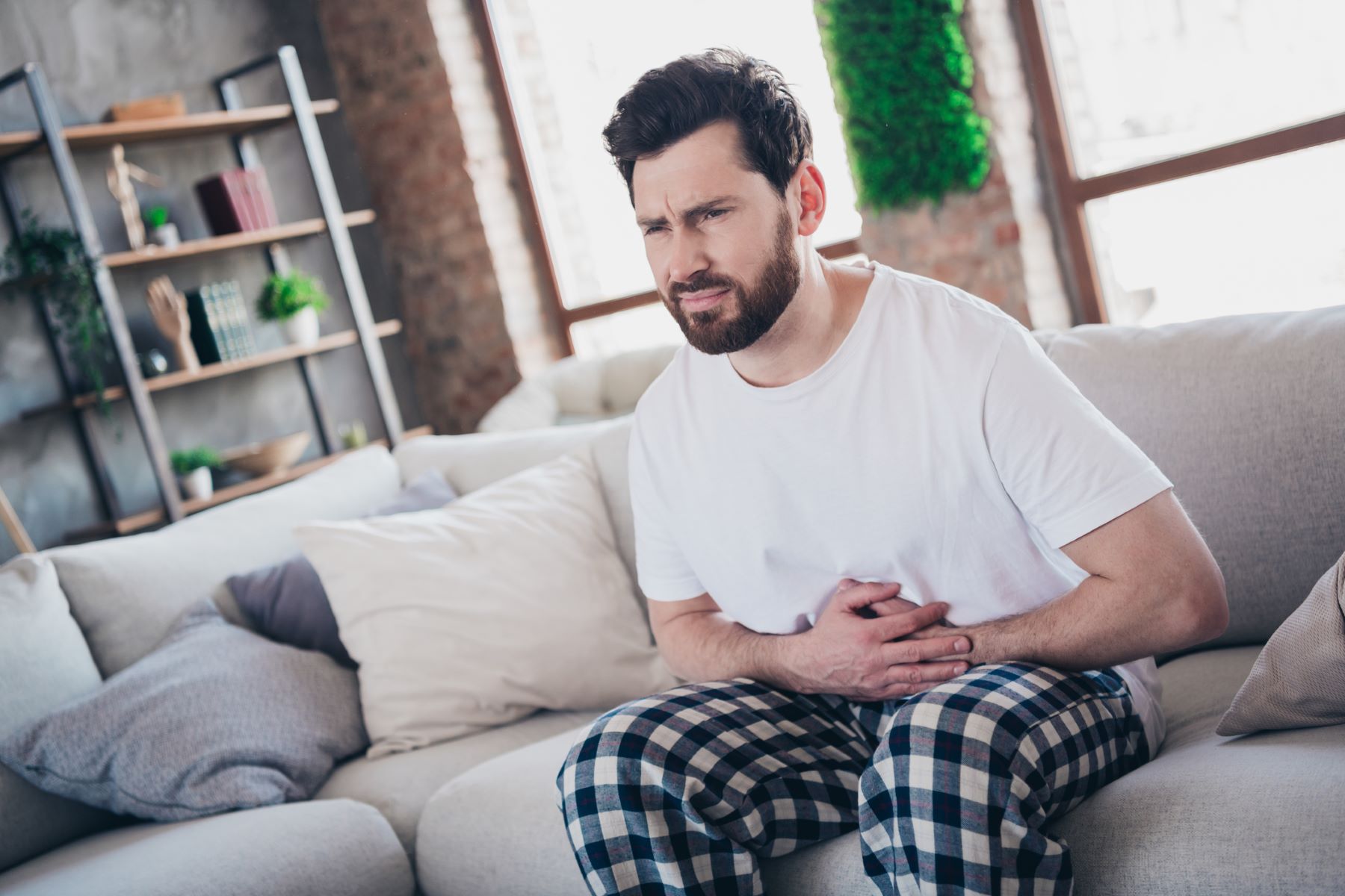 man experiencing Crohn&rsquo;s disease-induced stress
