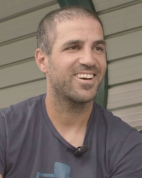 Cesc F&agrave;bregas hair in 2023
